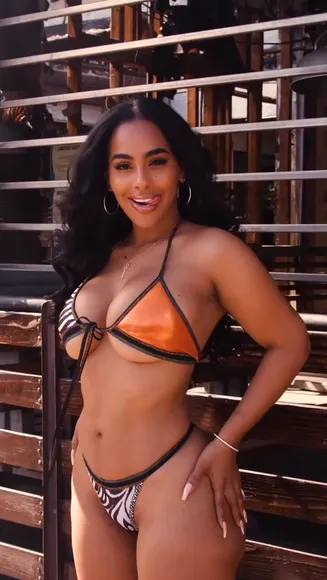 Ayishadiaz Bikini Ass Pose OnlyFans Video Leaked