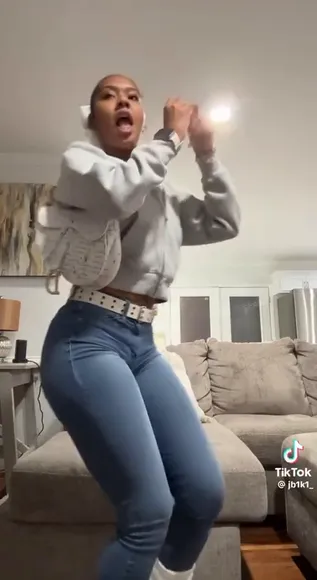 Aylathegoddess Tight Jeans Booty Shake OnlyFans Video Leaked