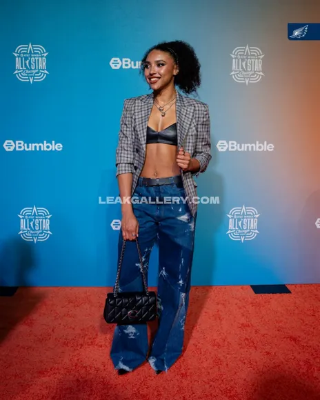 Azzifudd Bralette And Denim Pants OnlyFans Photo Leaked