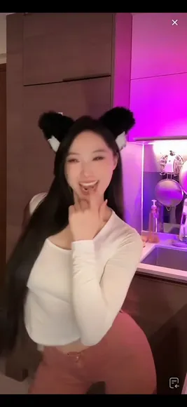 Babyondanger White Crop Top Tease OnlyFans Video Leaked