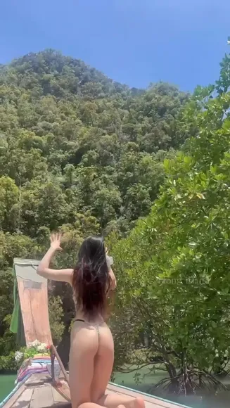 Babyondanger Bare Ass Kneeling Pose OnlyFans Video Leaked