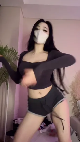 Babyondanger Black Crop Top Tease OnlyFans Video Leaked