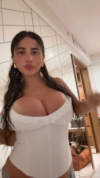 Badbzozo White Top Cleavage Tease OnlyFans Video Leaked