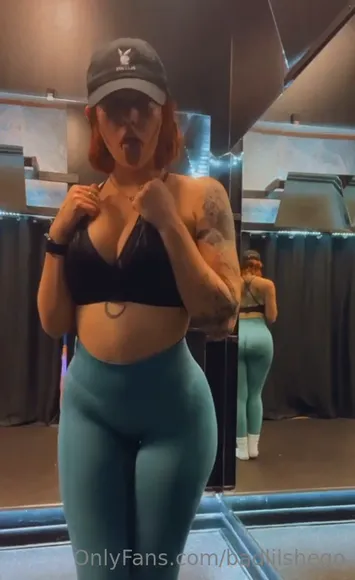 Badlilshego Tight Leggings Ass Pose OnlyFans Video Leaked