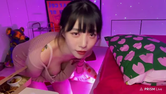 Baerassoni Low-Cut Top Tease OnlyFans Video Leaked