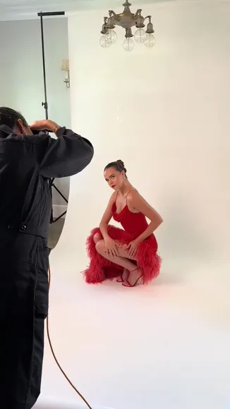 Baileemadison Red Feather Dress Pose OnlyFans Video Leaked