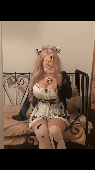 Barbi2137 Cow Print Maid Outfit OnlyFans Video Leaked