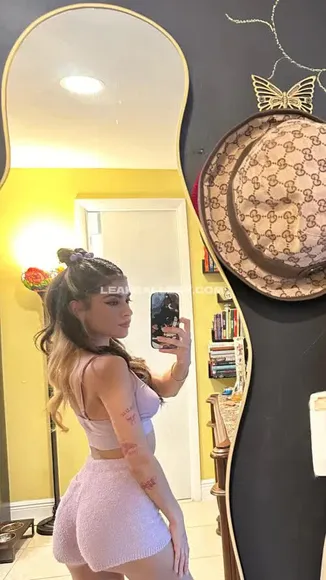 Basedaleja Pink Shorts Ass Pose OnlyFans Photo Leaked