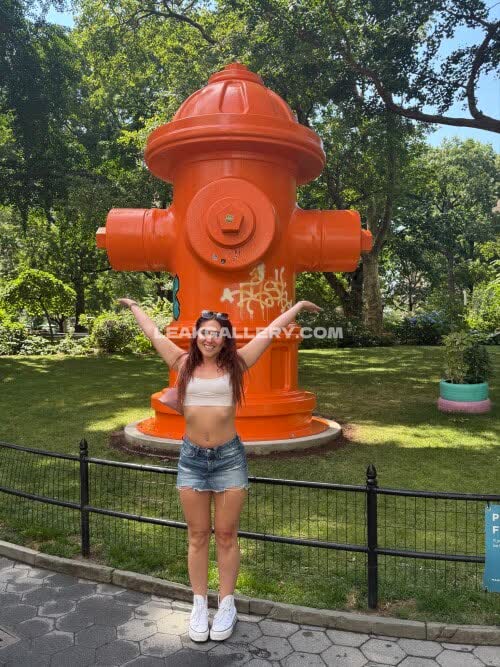 Bb_apes Crop Top And Denim Shorts OnlyFans Photo Leaked