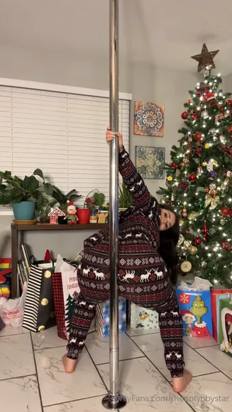 Bbystar Pole Dancing In Festive Pajamas OnlyFans Video Leaked
