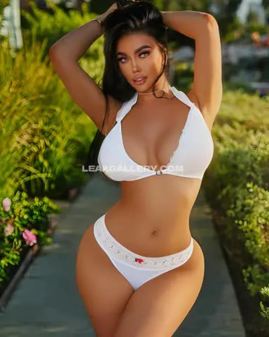 Beckyhudson White Bikini Pose OnlyFans Photo Leaked