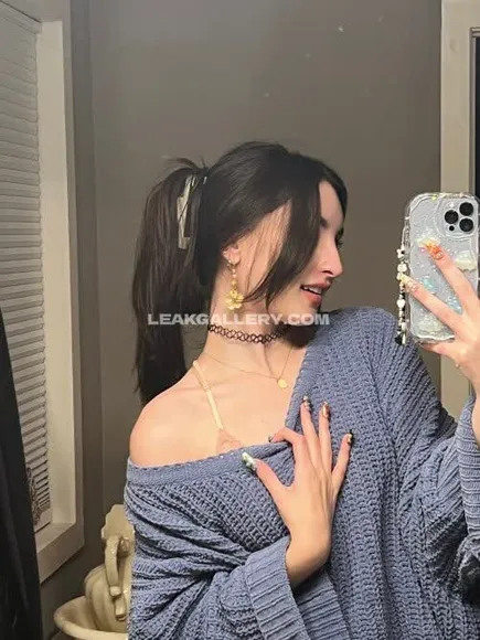 Beebeeasmr Off Shoulder Sweater Tease OnlyFans Photo Leaked