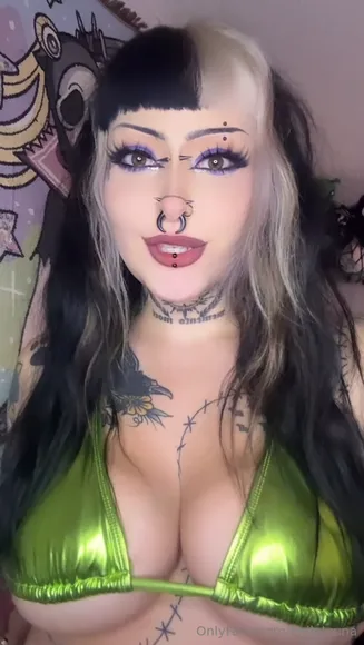 Bellaluuna Shiny Green Bikini Top OnlyFans Video Leaked