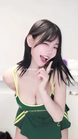 Berry_is_blooming Green Sports Bra Tease OnlyFans Photo Leaked