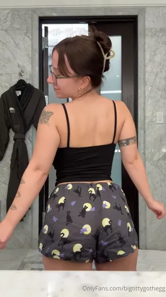 Bigtittygothegg Topless Full Body Display OnlyFans Video Leaked