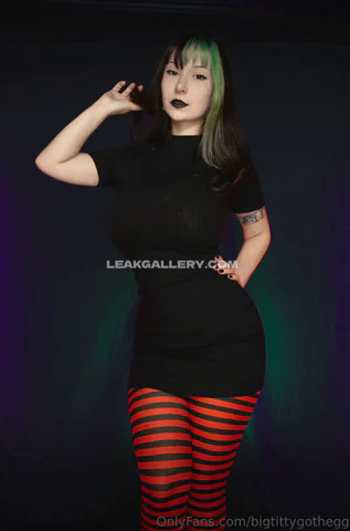 Bigtittygothegg Striped Stockings Pose OnlyFans Photo Leaked