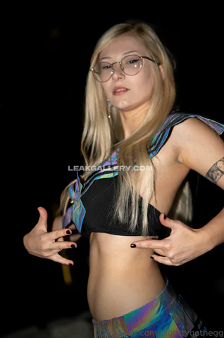 Bigtittygothegg Midriff Baring Crop Top OnlyFans Photo Leaked