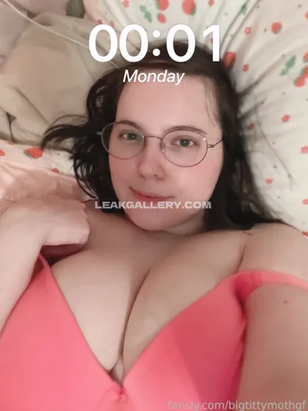 bigtittymothgf