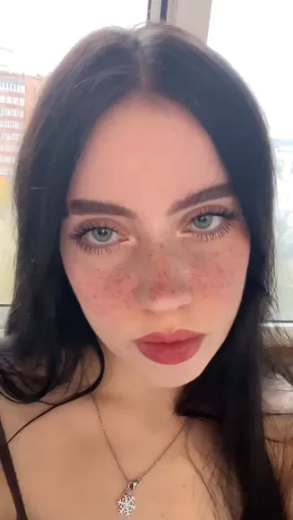 Billie_eilish Strapless Top Tease OnlyFans Video Leaked