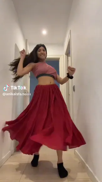 Bimbus2000 Red Skirt Twirling OnlyFans Video Leaked