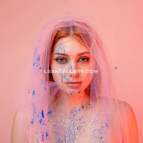 Blackwidof Veil And Paint Tease OnlyFans Photo Leaked