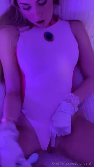 Blondeish Bodysuit Boobs Squeeze OnlyFans Video Leaked