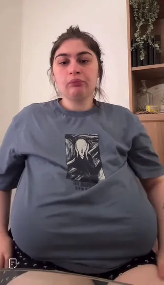 Blumevlt T-Shirt Belly Display OnlyFans Video Leaked