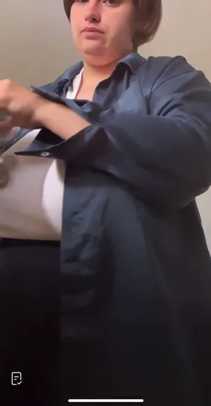 Blumevlt Unbuttoning Shirt Tease OnlyFans Video Leaked