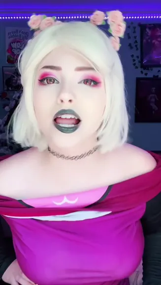 Bonbibonkers Off-Shoulder Top Tease OnlyFans Video Leaked