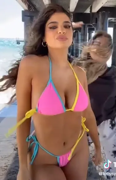 Bossykrissy Bikini Ass Twirling OnlyFans Video Leaked