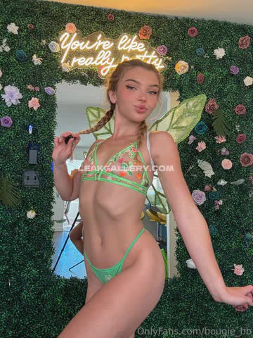 Bougiebb Green Fairy Wings Pose OnlyFans Photo Leaked
