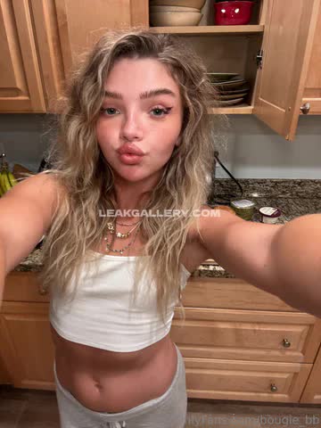 Bougiebb Crop Top Belly Tease OnlyFans Photo Leaked