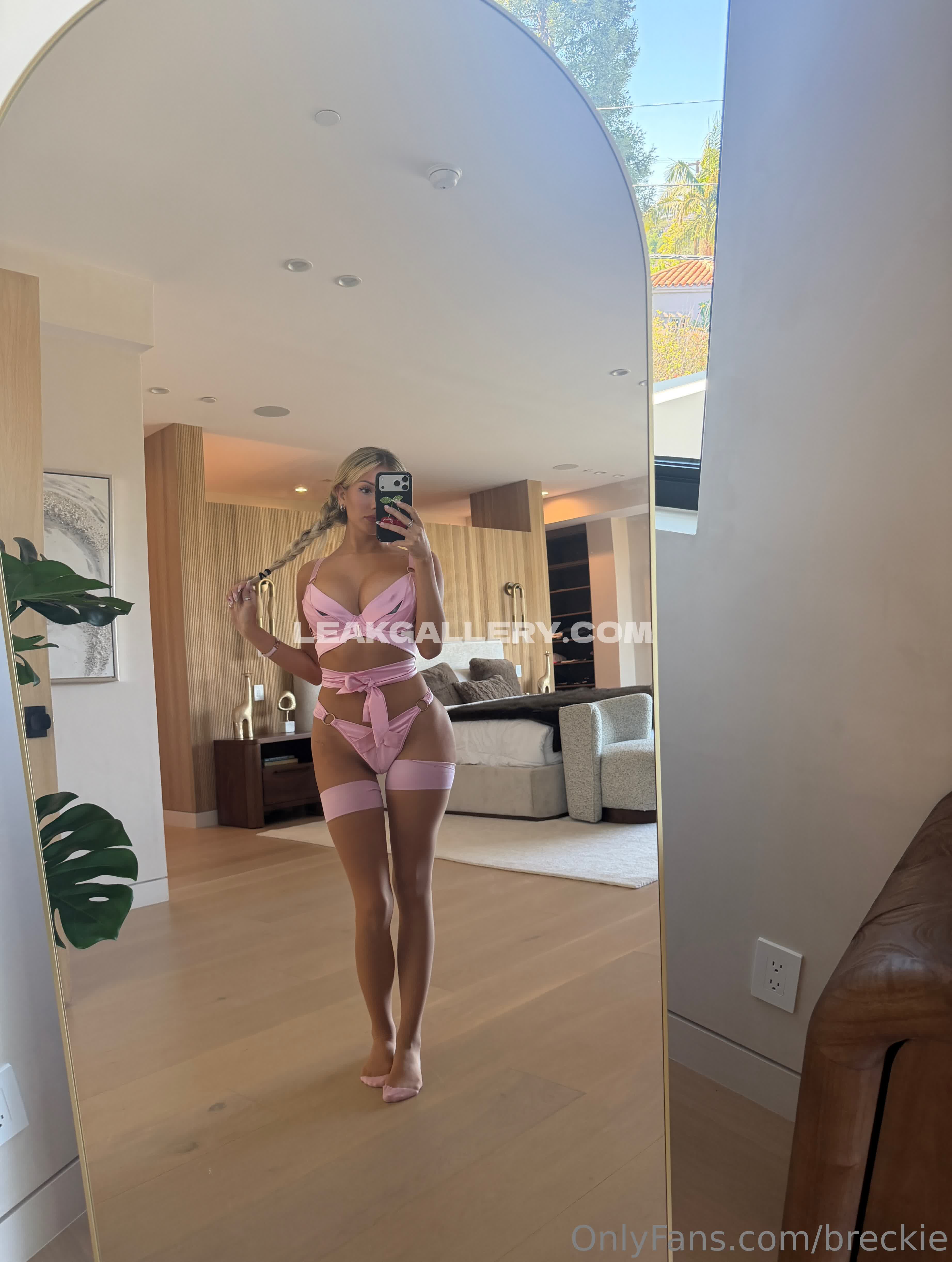 Br3ckie_hi11 Pink Lingerie Mirror Selfie OnlyFans Photo Leaked