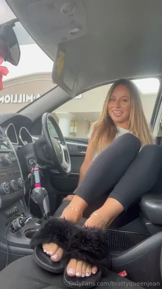Brattyqueenjean Bare Feet Tease OnlyFans Video Leaked