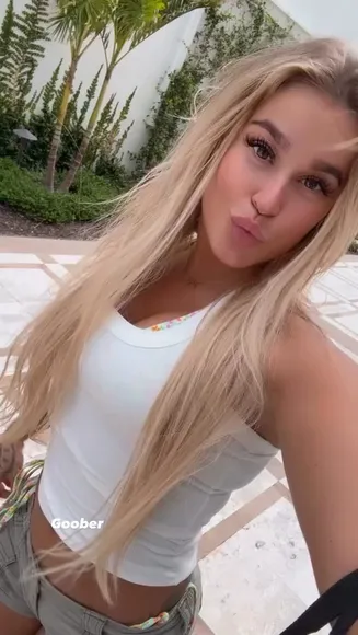 Brazybecca White Crop Top Tease OnlyFans Video Leaked
