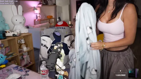 Brieanneroksa Pink Crop Top Tease OnlyFans Video Leaked
