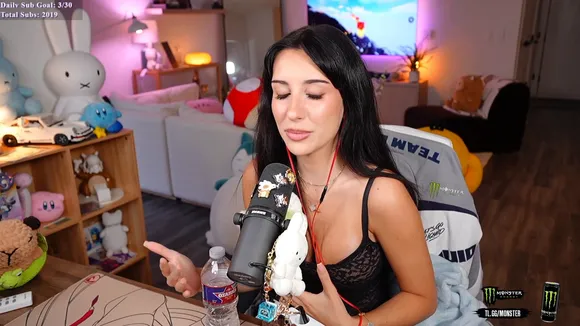 Brieanneroksa Black Lace Bra Tease OnlyFans Video Leaked