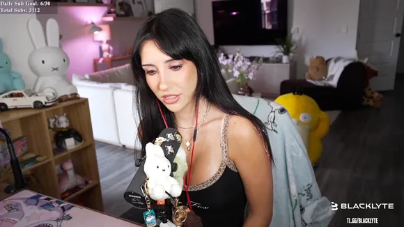 Brieanneroksa Black Lace Bra Tease OnlyFans Video Leaked