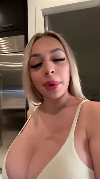 Britneyyyofficial Deep V Bodysuit Tease OnlyFans Video Leaked