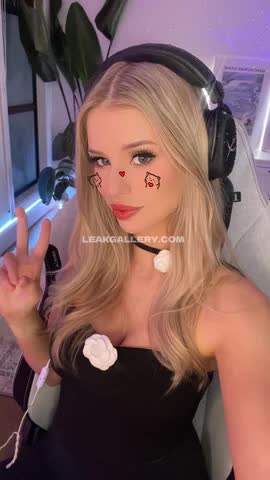 Britnyellen Black Strapless Top Pose OnlyFans Photo Leaked