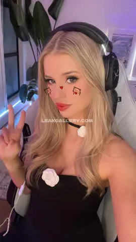 Britnyellen Black Strapless Top Pose OnlyFans Photo Leaked