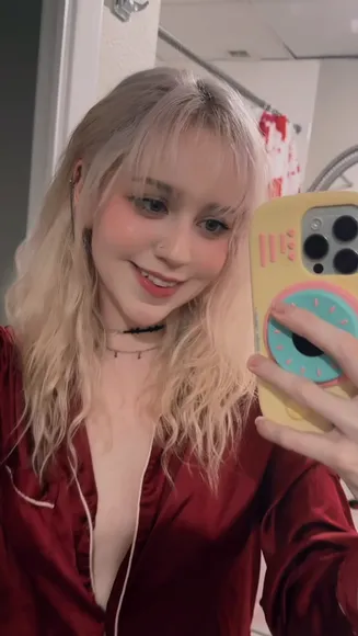 Bubbleteababydoll Silk Robe Tease OnlyFans Video Leaked