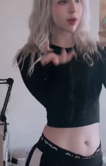 Bubbleteababydoll Black Crop Top Tease OnlyFans Video Leaked