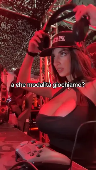 Bufalika Low-Cut Gaming Top OnlyFans Video Leaked