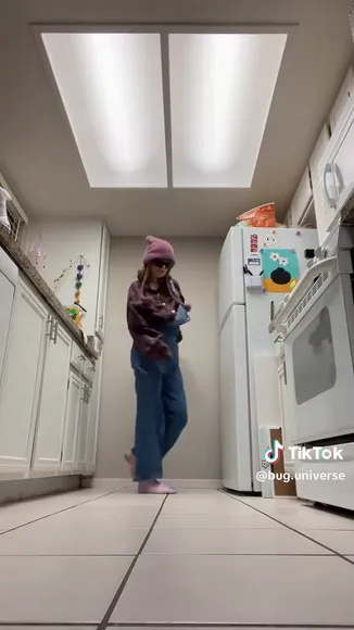 Bug Denim Overalls Dance OnlyFans Video Leaked