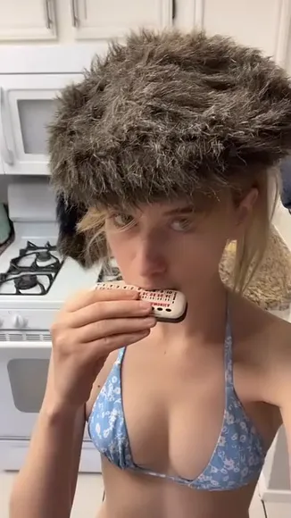 Bug Floral Bikini Top Tease OnlyFans Video Leaked