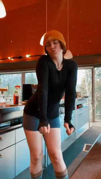 Bukkit Brown Tight Shorts Dance OnlyFans Video Leaked