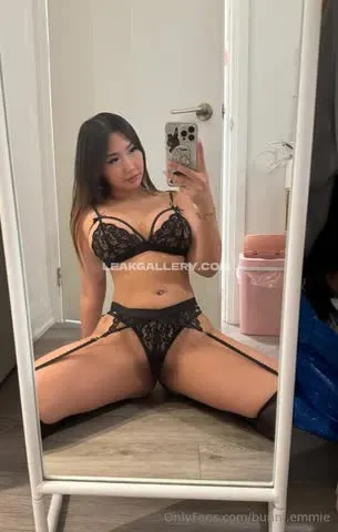 Bunniemma Lace Lingerie Mirror Pose OnlyFans Photo Leaked