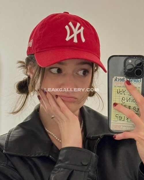 Caitlinerinoneill Red Cap Selfie Pose OnlyFans Photo Leaked
