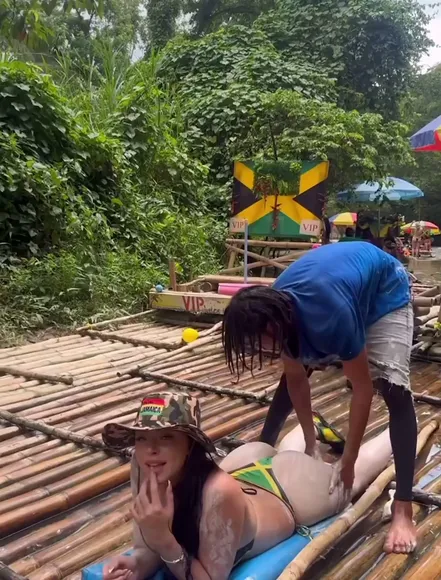 Callmeslooo Bikini Ass Massage OnlyFans Video Leaked